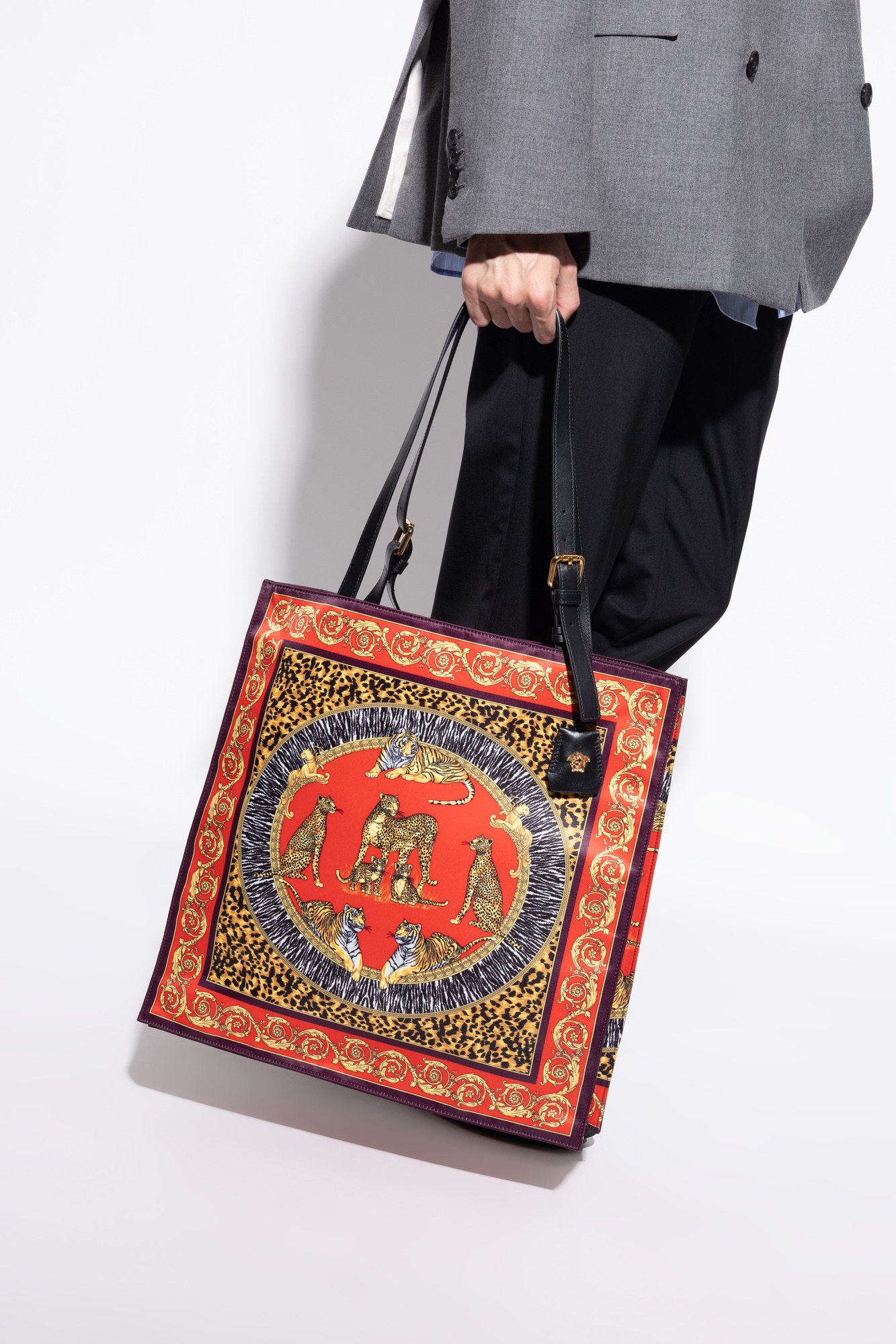 【関税＆送料込み】Versace Two-Tone Fabric Bag VERSACE Two-tone Fabric Bag | italist | REVERSIBLE